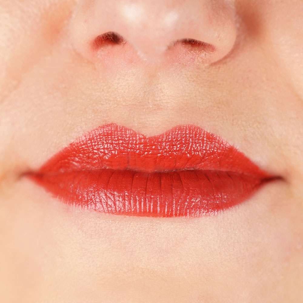 Classic Lipstick-472 Pomegranate Red