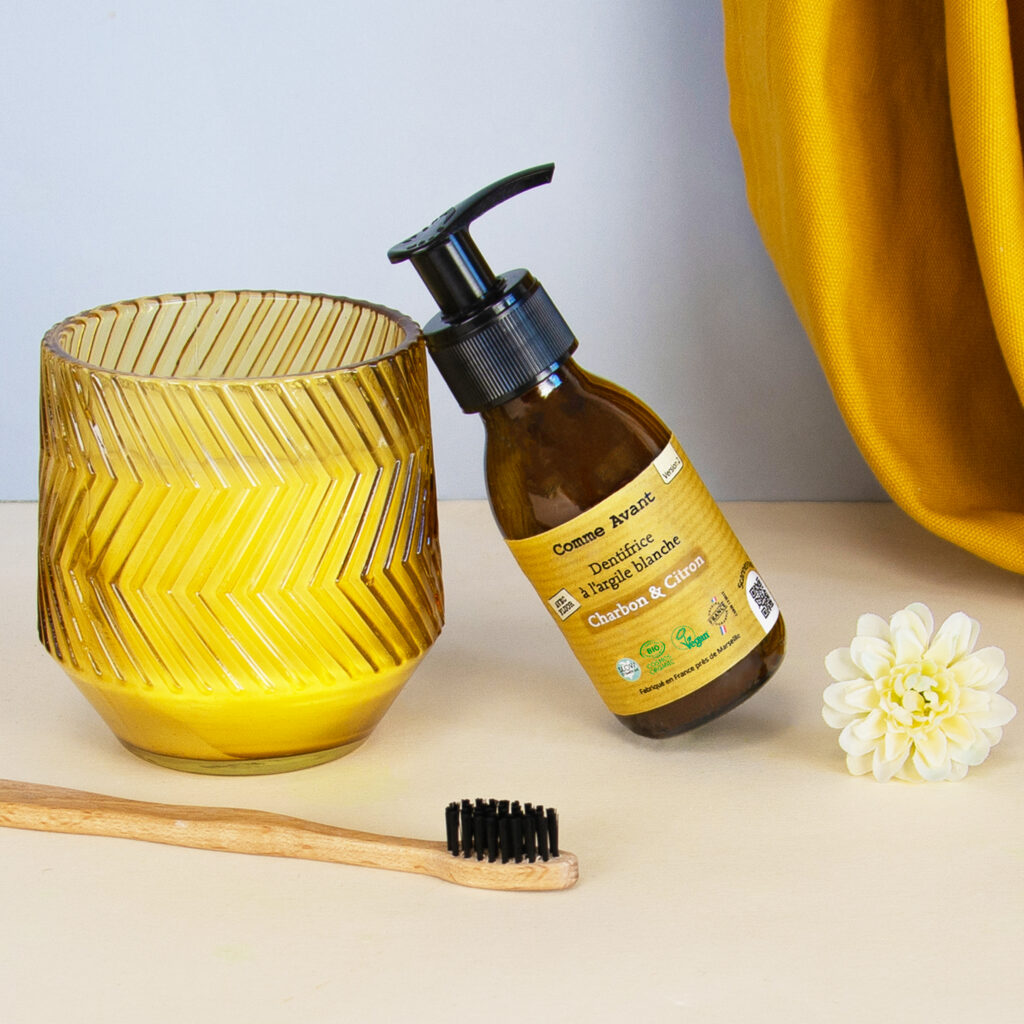 Dentifrice en pâte au charbon végétal et citron