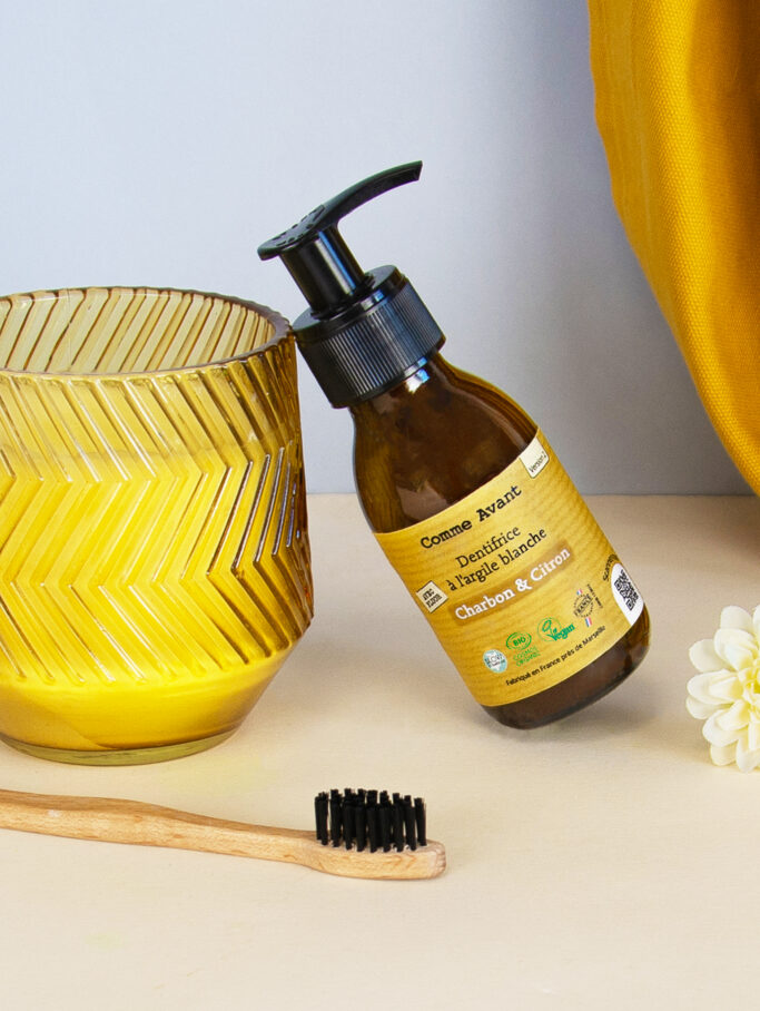 Dentifrice en pâte au charbon végétal et citron