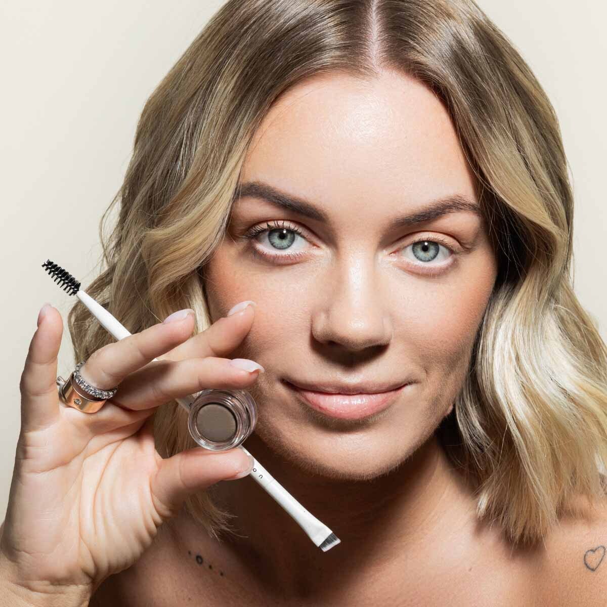 Eyebrow duo brush